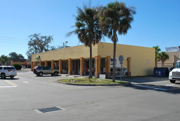 Tower Oaks End Cap: 8927 S.R. 52, Hudson, FL 34667